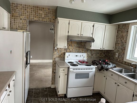 3rd image of 780 Essa Rd E