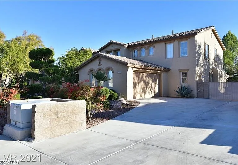 385 Glenridding St — Photo 3
