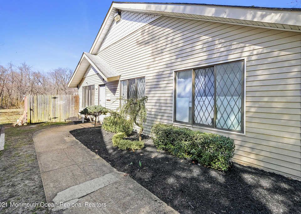 1st image of 182 Coventry Dr #1000