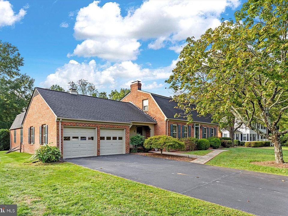 1st image of 5 Derby Dr