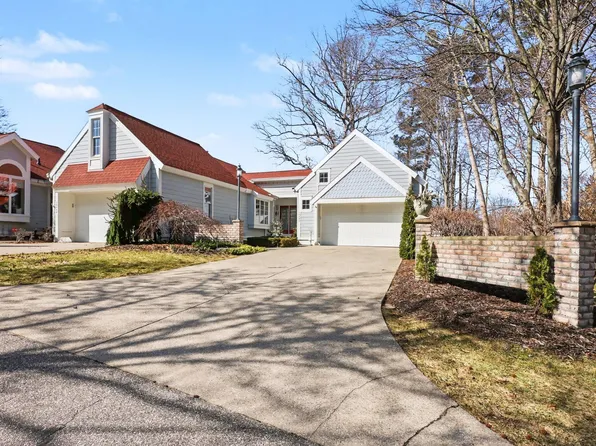 16840 Landing Dr, Spring Lake, MI 49456