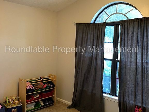 5th image of 3724 Briar Ln