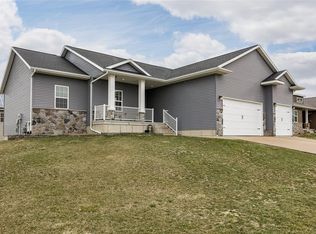 6407 Harrison Rd SW, Cedar Rapids, IA 52404