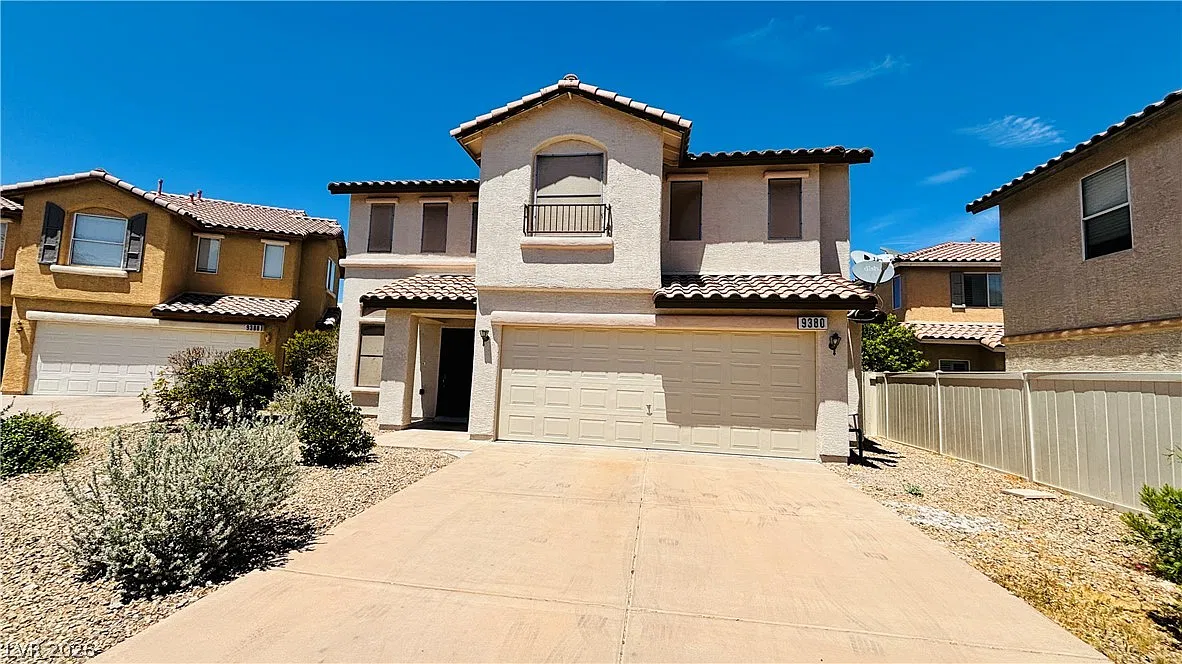 3 bed, 2.5 bath, 1650 sqft, $1,899 — Photo 1