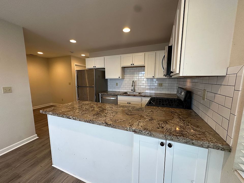 2nd image of 1115 Buena Vista Ave