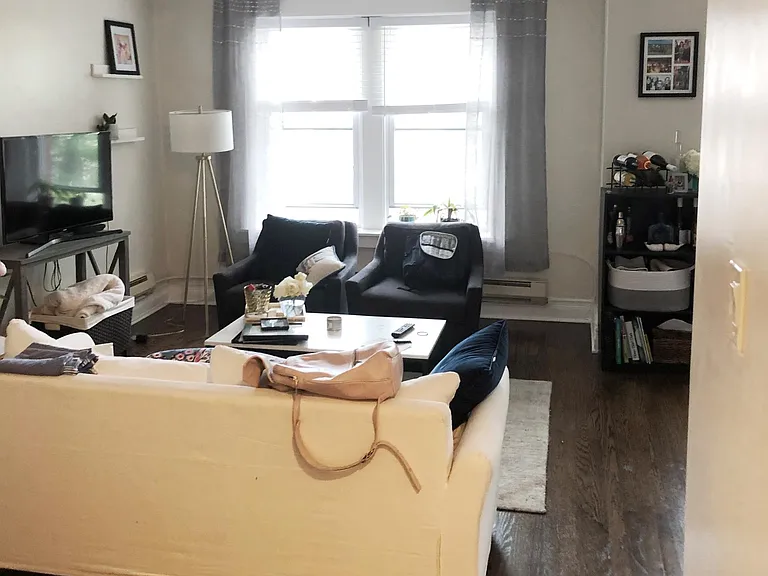 2129 N Dayton St #201 — Photo 3