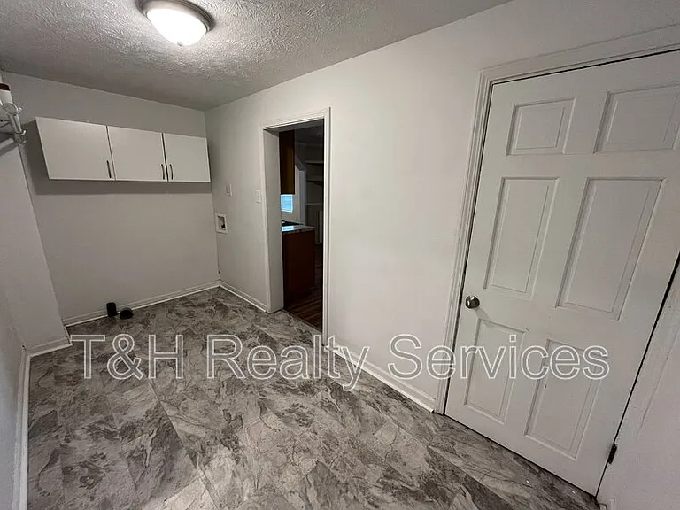 1551 W New York St — Photo 11