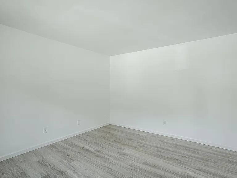 1364 Meadowood Dr — Photo 62