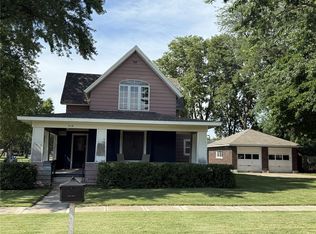 514 2nd St NW, Independence, IA 50644
