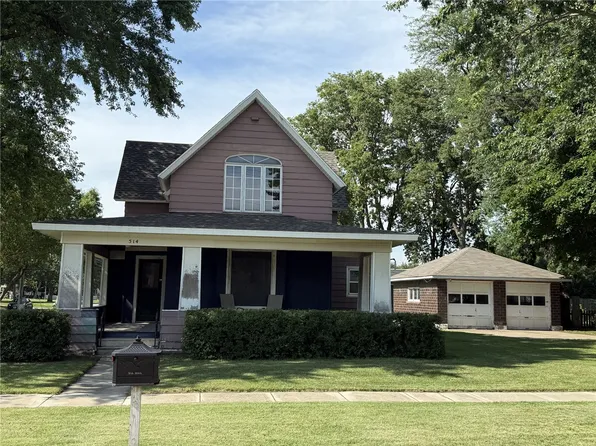 514 2nd St NW, Independence, IA 50644