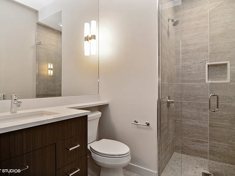 2742 N Lincoln Ave #201 — Photo 11