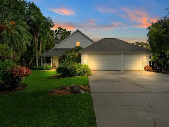 6915 215th St E, Bradenton, FL 34211