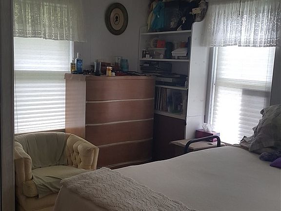4th image of 601 E Lake Dr