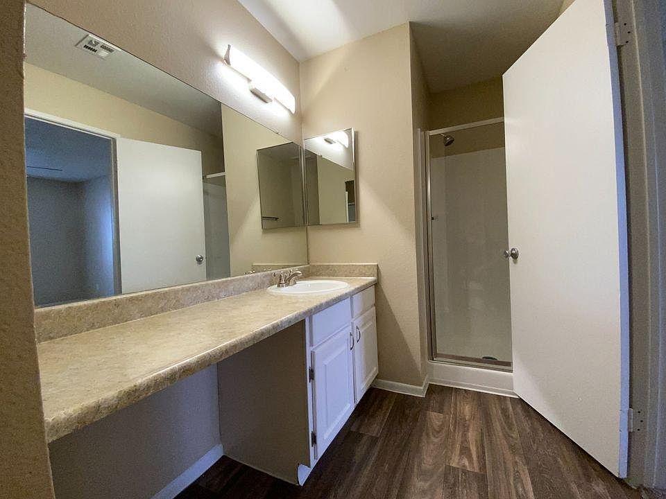 3 bedroom 2 bathroom master bathroom