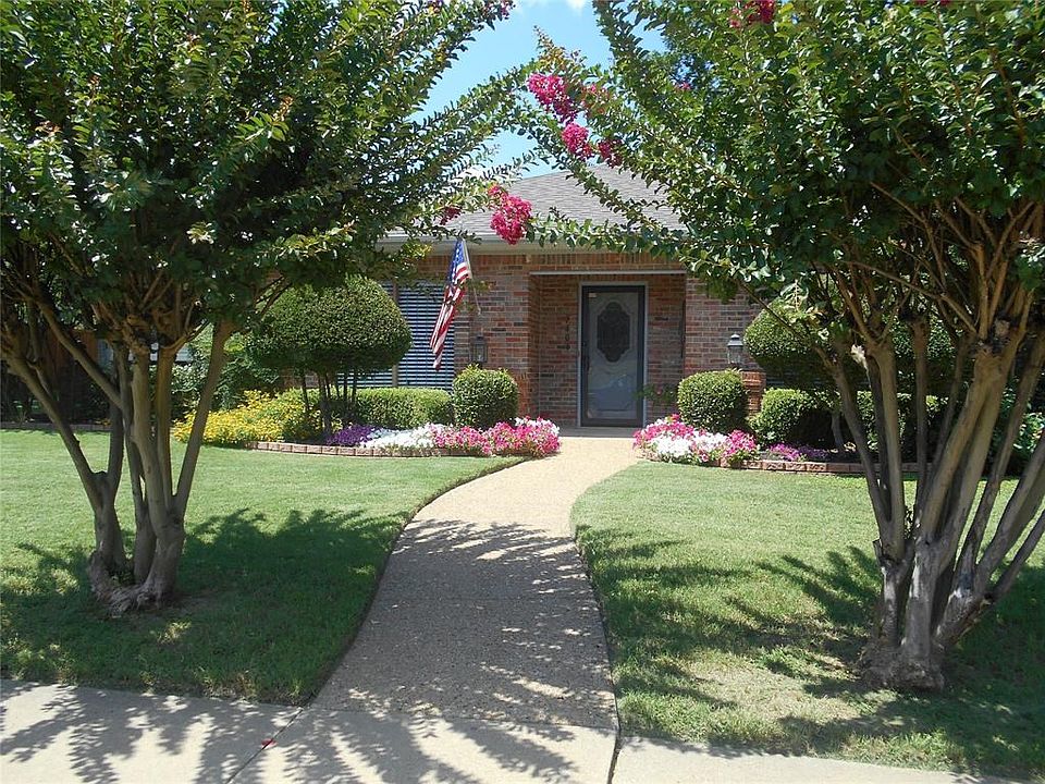 Beautifully landscaped shows pride in ownership