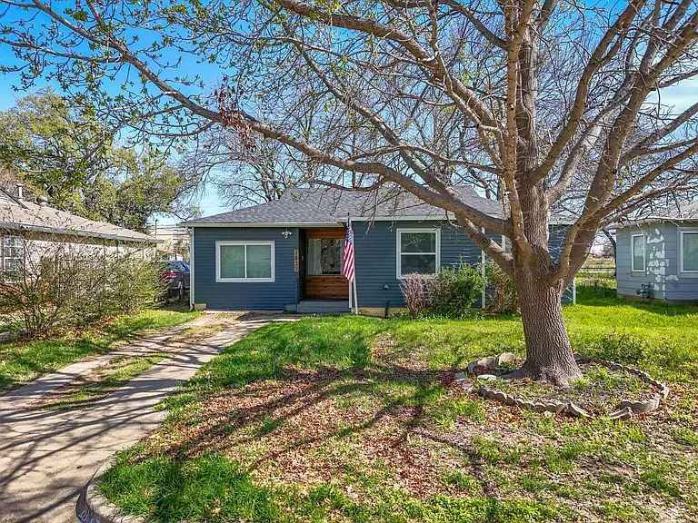 2837 S Hills Ave — Photo 2