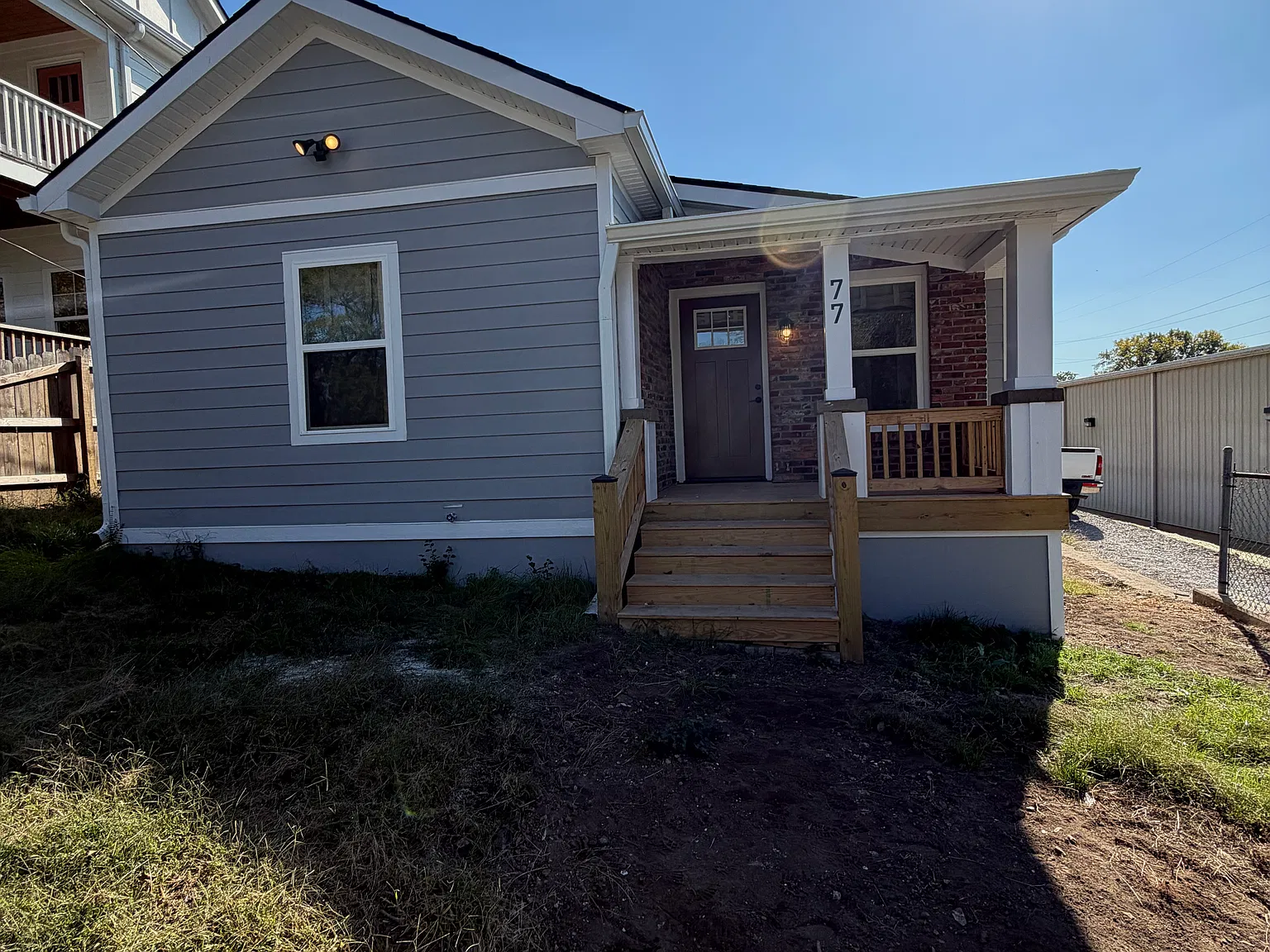 3 bed, 1000 sqft, $2,500 — Photo 2