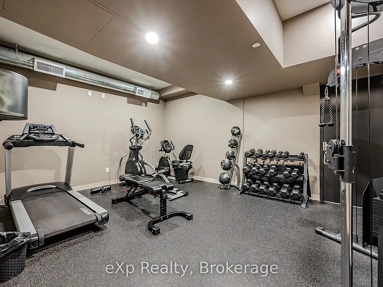 690 King St W #105 — Photo 4