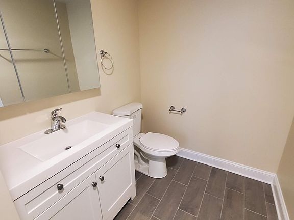 3rd image of 6335 S Eberhart Ave #1