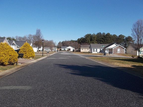 5th image of 5906 Britt Ln