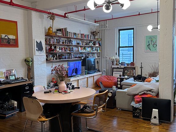 4th image of 112 Lincoln Ave #325