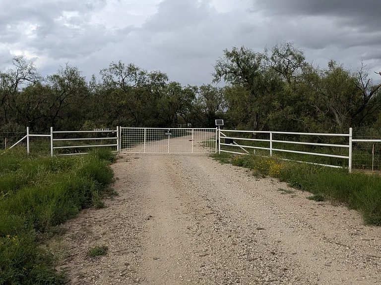 5694 N US Highway 277 — Photo 9