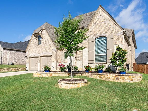 2nd image of 1141 Broadmoor Way