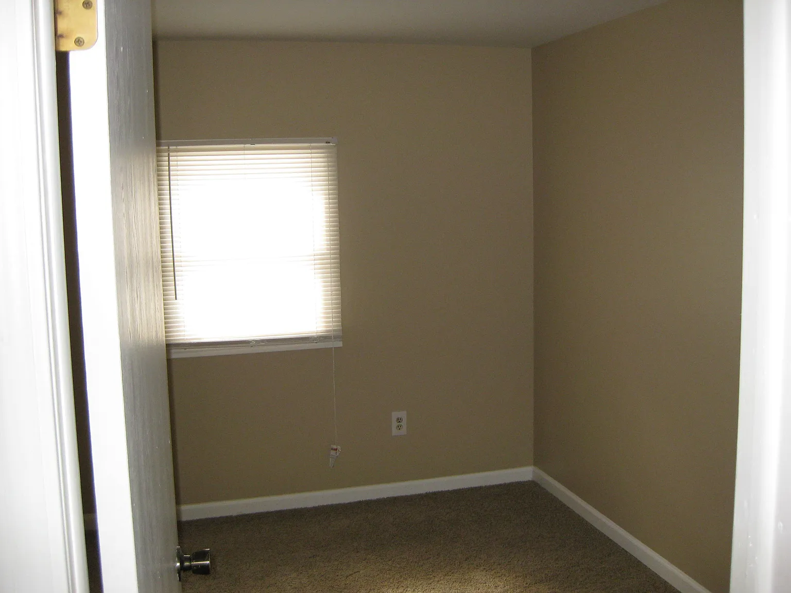 677 Red Oaks Dr photo 1