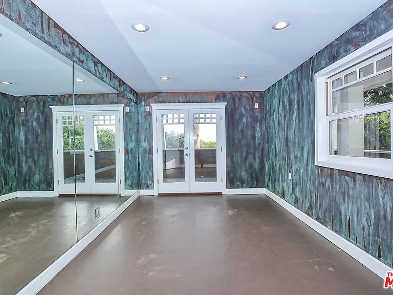 2172 Argyle Ave — Photo 38
