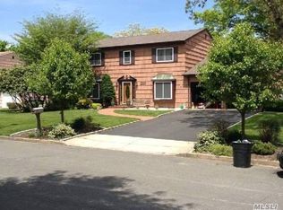 8 Mark Ln, Nesconset, NY 11767