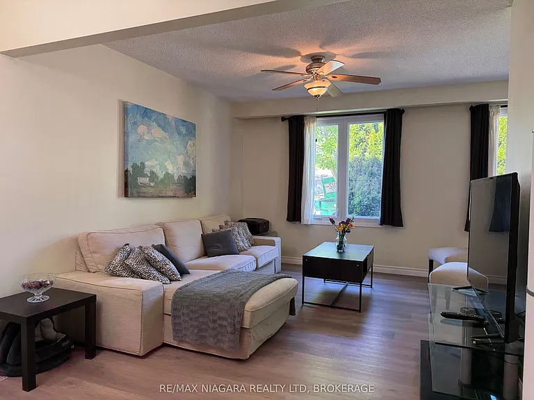 27 Nottingham Ct #UPPER — Photo 5