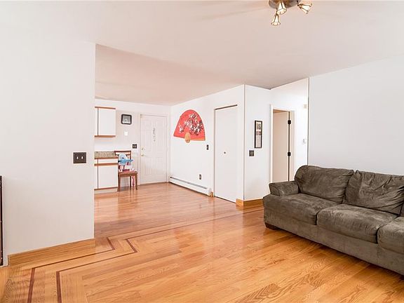 5th image of 50 Sherwood St