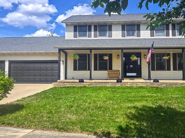 908 Edgewood Dr, Mahomet, IL 61853
