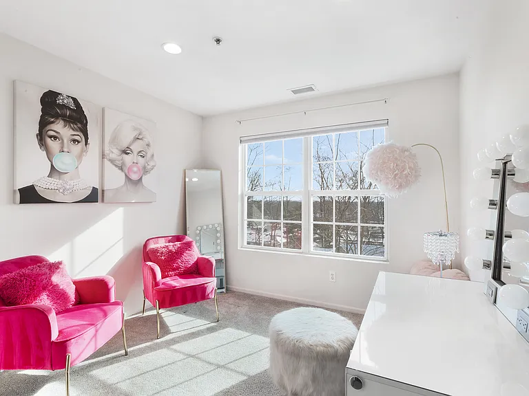 708 Tallwood Ln — Photo 13