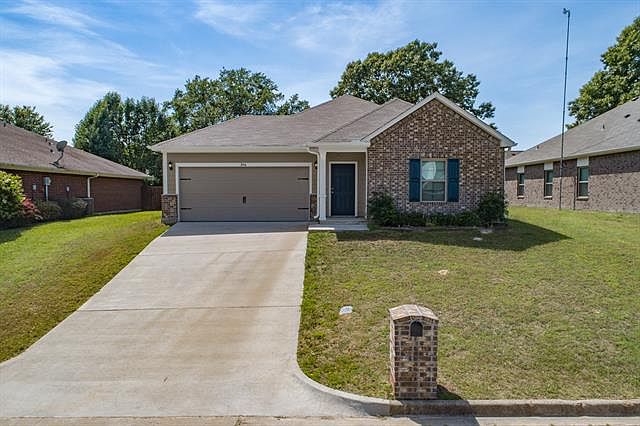 1st image of 346 River Oaks Ln