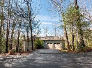 56 Wake Robin Pl, Hendersonville, NC 28739