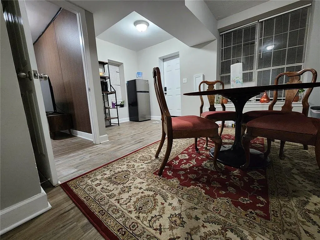 1 bed, 1.0 bath, 900 sqft, $1,600 — Photo 4