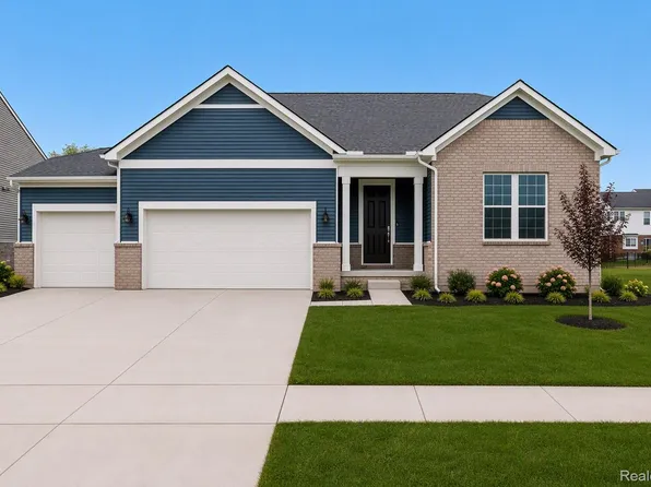 50745 Crusader Dr, Macomb, MI 48044