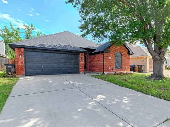 8737 San Joaquin Trl, Fort Worth, TX 76118