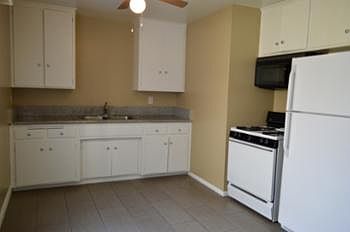 4th image of 271 E Dexter St APT 1
