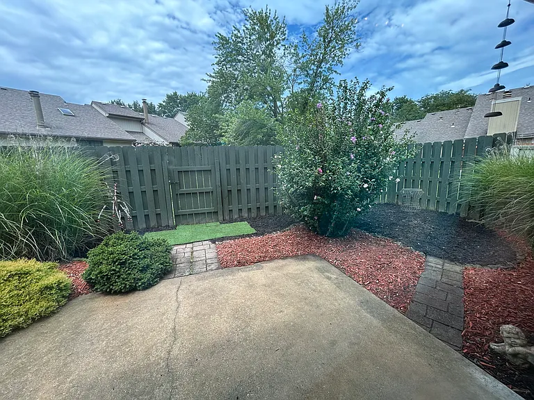 12204 Charlotte St — Photo 48