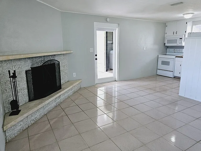 900 Nantucket Rd — Photo 4