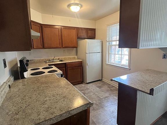 5th image of 3927 Pennsylvania Ave SE APT 102