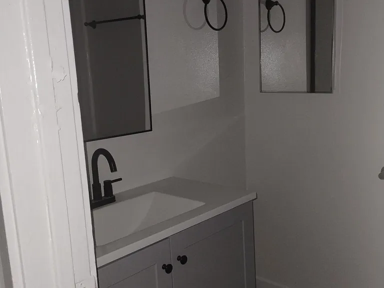 340 S Kenmore Ave — Photo 11