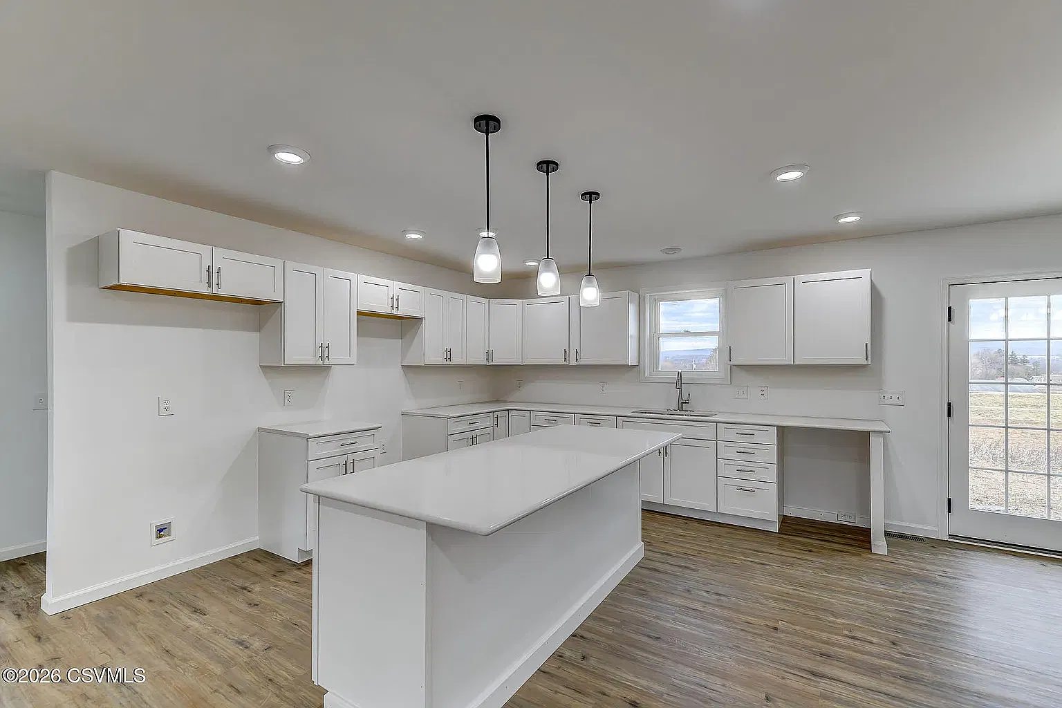 3 bed, 1760 sqft, $3,400 — Photo 4