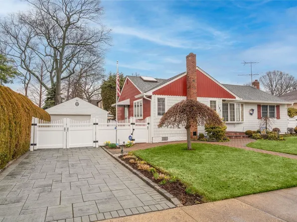 195 Glengariff Road, Massapequa Park, NY 11762