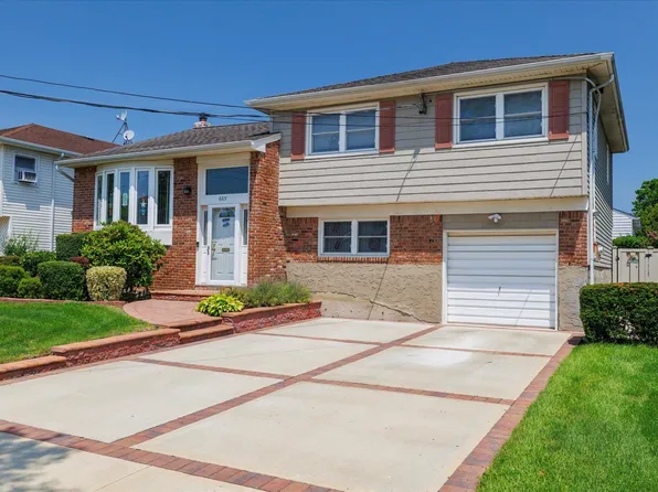 689 Allwyn Street, Baldwin, NY 11510
