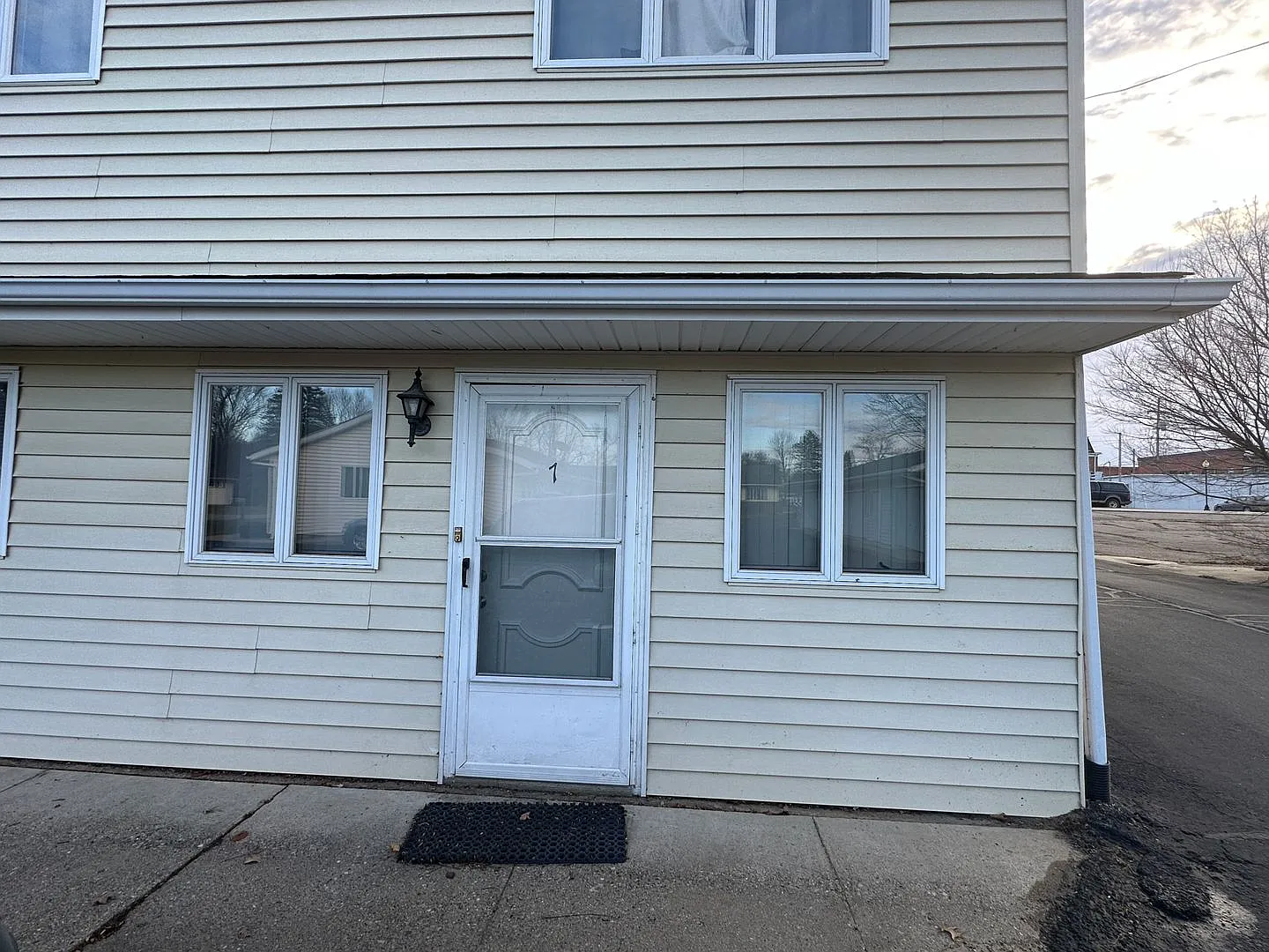 Herbert St 120 E — Photo 2