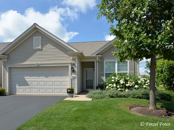 13712 Pineview Dr, Huntley, IL 60142