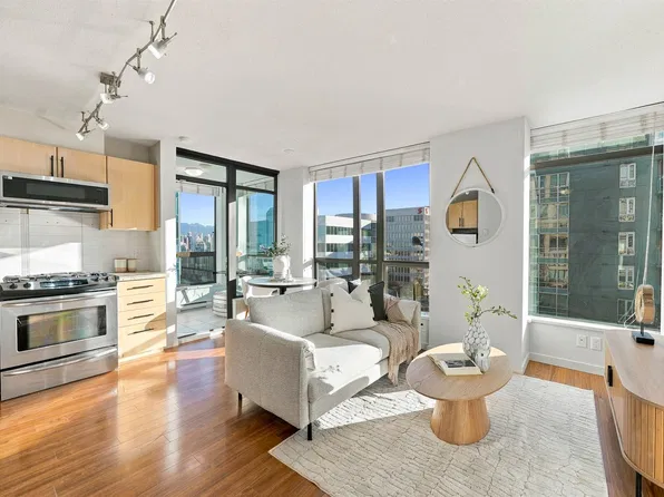 1068 Broadway W #709, Vancouver, BC V6H 0A7
